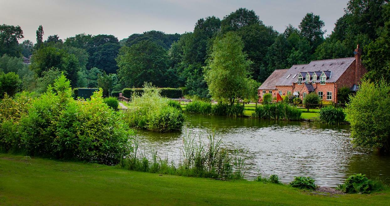 Lloyds Meadow Glamping Hotel Chester Eksteriør billede