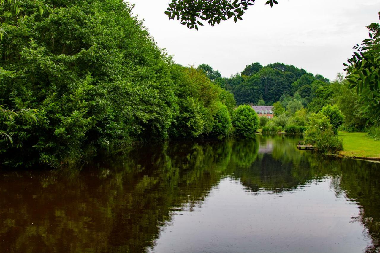 Lloyds Meadow Glamping Hotel Chester Eksteriør billede